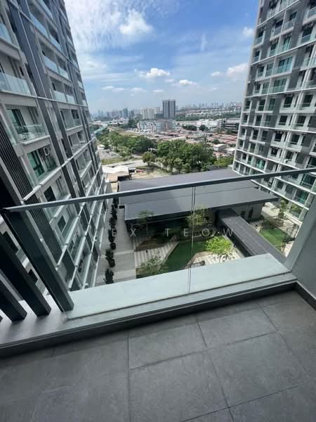 Servis Apartment untuk Disewa di The Glenz @ Glenmarie - Alex Teow - Balcony - PropertyGuru.com.my