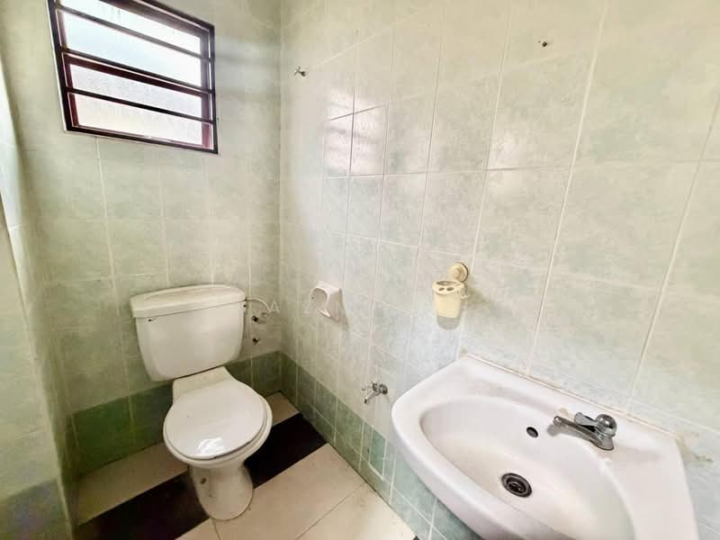 2-storey Terraced House for Sale in Bukit Jelutong (Shah Alam) - Azmi . - Bathroom - PropertyGuru.com.my