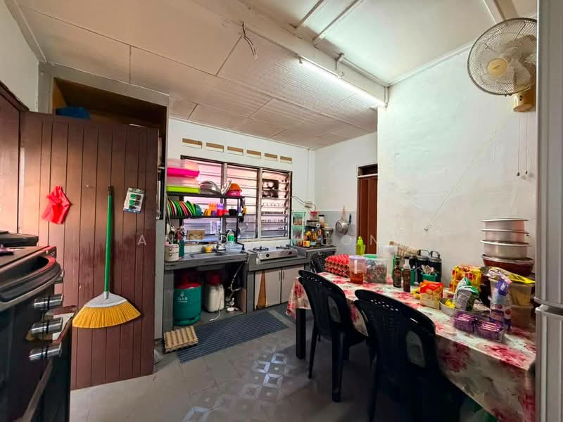 1-storey Terraced House for Sale in Taman Universiti (Skudai) - Anson Hiong - Kitchen - PropertyGuru.com.my