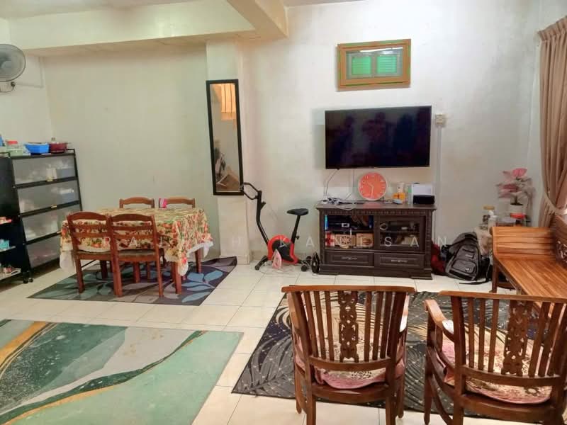 Rumah Teres 2 Tingkat untuk Dijual di Bandar Country Homes (Rawang) - Rajesh Kanesan - Living Room - PropertyGuru.com.my
