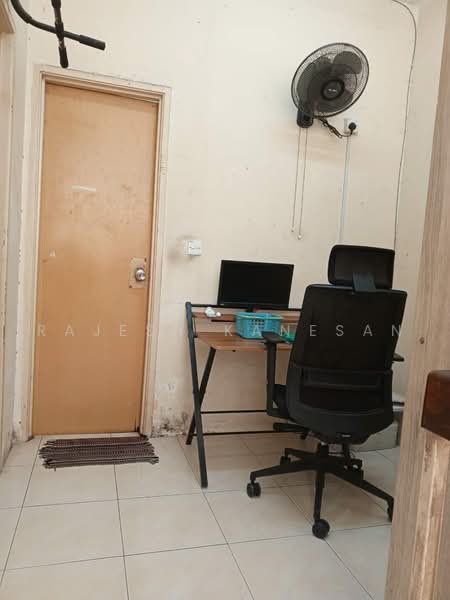 Rumah Teres 2 Tingkat untuk Dijual di Bandar Country Homes (Rawang) - Rajesh Kanesan - Study - PropertyGuru.com.my