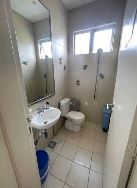 Shop / Office for Rent in Klang (Selangor) - Zaena Ng - Bathroom - PropertyGuru.com.my