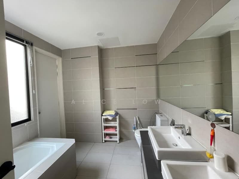Semi-Detached House for Sale in Rawang (Selangor) - Alice Low - Bathroom - PropertyGuru.com.my