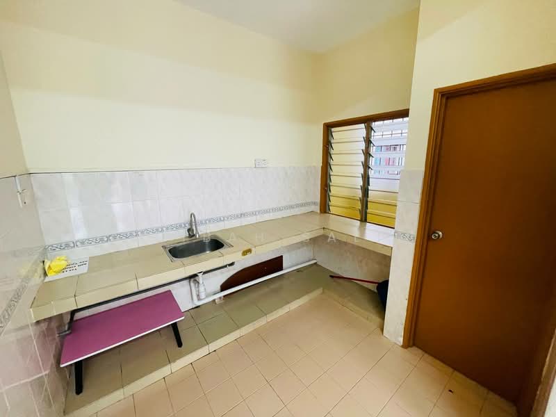 Apartment for Sale at Pangsapuri Sri Alpinia - Adibah Salim - Kitchen - PropertyGuru.com.my