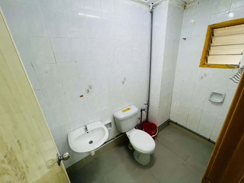 Apartment for Sale at Pangsapuri Sri Alpinia - Adibah Salim - Bathroom - PropertyGuru.com.my