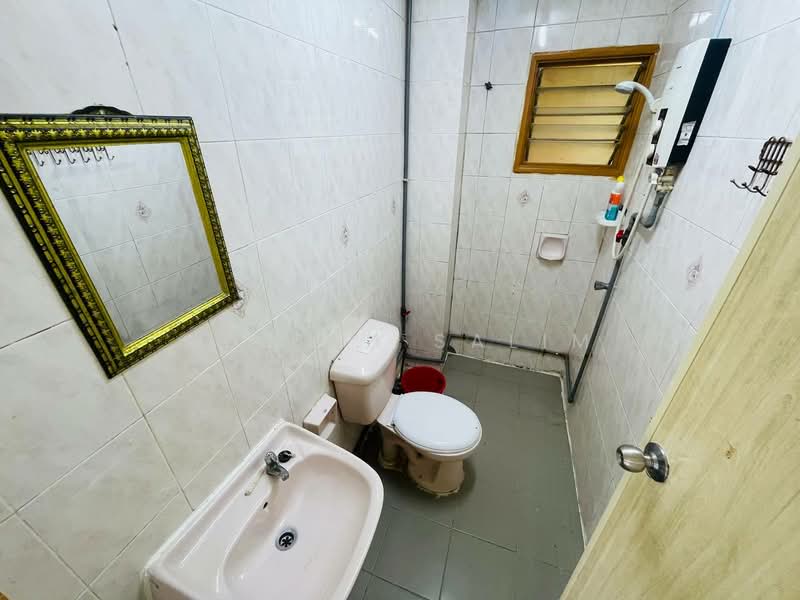 Apartment for Sale at Pangsapuri Sri Alpinia - Adibah Salim - Bathroom - PropertyGuru.com.my