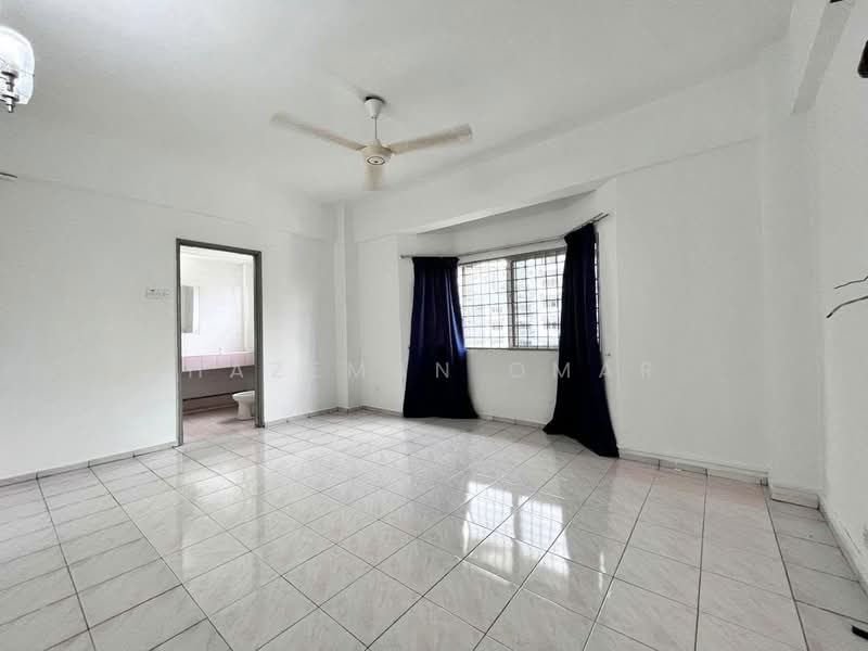 Kondominium untuk Dijual di Tiara Kelana - Hazeman Omar - Living Room - PropertyGuru.com.my