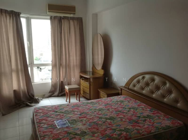 Kondominium untuk Dijual di Gold Coast Resort Condominium - Vince Tan - Bedroom - PropertyGuru.com.my