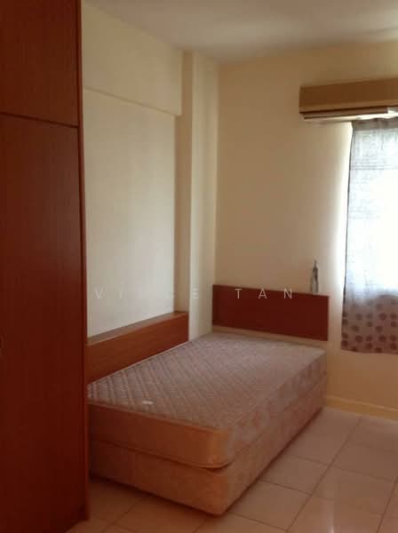 Kondominium untuk Dijual di Gold Coast Resort Condominium - Vince Tan - Bedroom - PropertyGuru.com.my