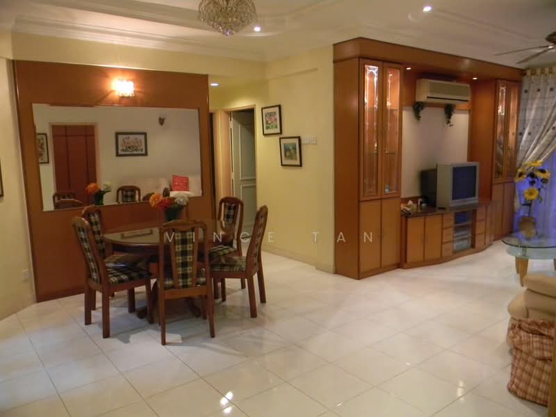 Kondominium untuk Dijual di Gold Coast Resort Condominium - Vince Tan - Dining Room - PropertyGuru.com.my