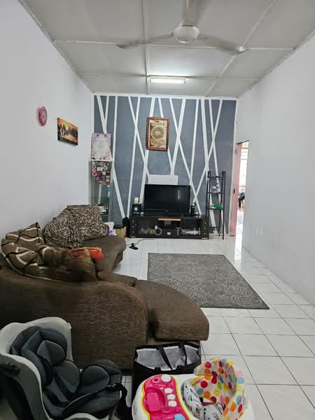 Rumah Teres 1 Tingkat untuk Dijual di Senawang (Negeri Sembilan) - Azrul Othman - Living Room - PropertyGuru.com.my