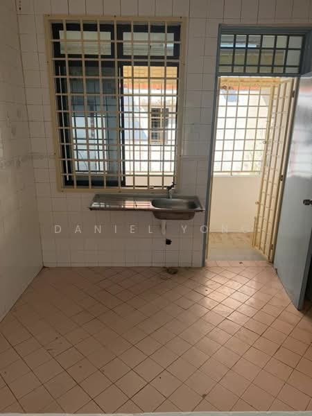 Rumah Teres 2 Tingkat untuk Dijual di Taman Tan Sri Yaacob (Johor Bahru) - Daniel Yong - Kitchen - PropertyGuru.com.my