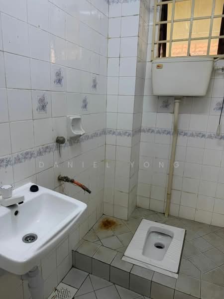 Rumah Teres 2 Tingkat untuk Dijual di Taman Tan Sri Yaacob (Johor Bahru) - Daniel Yong - Bathroom - PropertyGuru.com.my