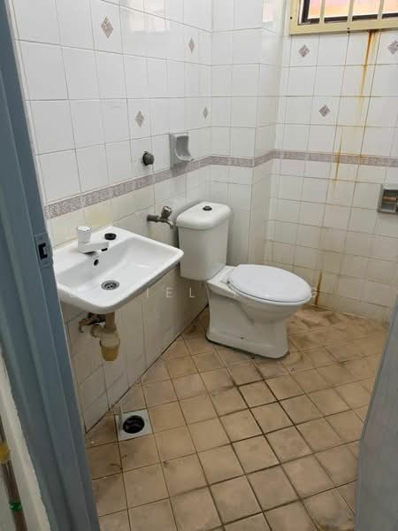 Rumah Teres 2 Tingkat untuk Dijual di Taman Tan Sri Yaacob (Johor Bahru) - Daniel Yong - Bathroom - PropertyGuru.com.my