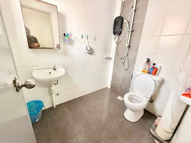 Pangsapuri untuk Dijual di De Kiara - Adibah Salim - Bathroom - PropertyGuru.com.my