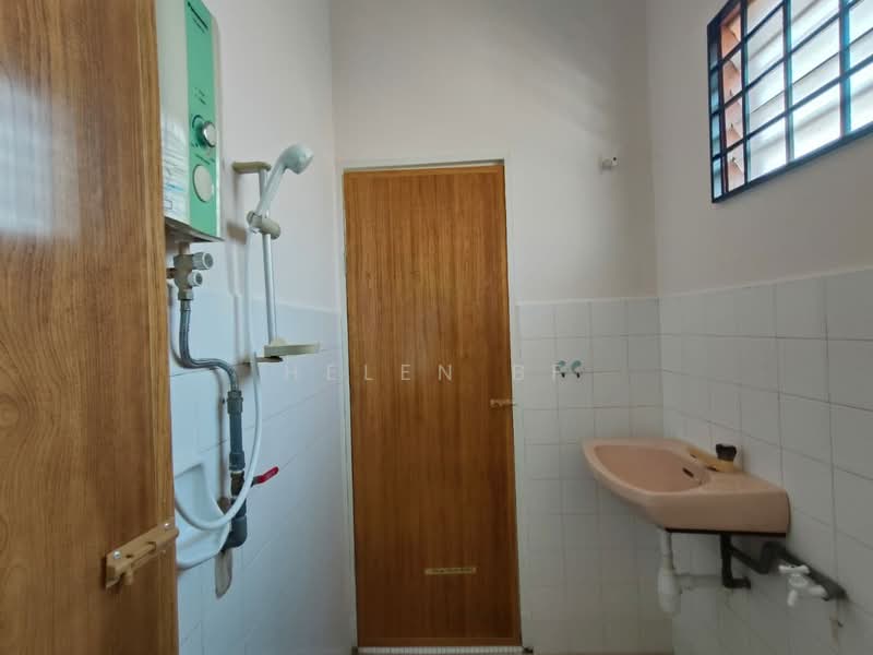 2-storey Terraced House for Rent in Bukit Katil (Melaka) - Helen BF - Bathroom - PropertyGuru.com.my