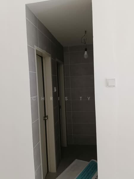 Shop for Sale in Kuala Lumpur (Kuala Lumpur) - Chris Tye - Corridor - PropertyGuru.com.my