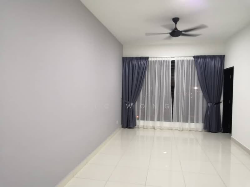 Servis Apartment untuk Dijual di Lumi Tropicana Serviced Residence - Eric Wong - Living Room - PropertyGuru.com.my
