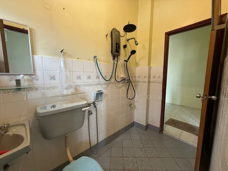 Rumah Teres 2 Tingkat untuk Dijual di Usj 6 (Subang Jaya) - Alicia Yeoh - Bathroom - PropertyGuru.com.my