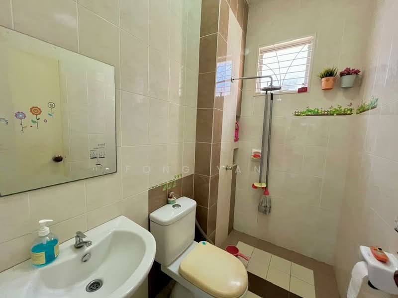 Rumah Teres 2 Tingkat untuk Dijual di Setia Indah 12 (Setia Alam) - Fong Yan - Bathroom - PropertyGuru.com.my