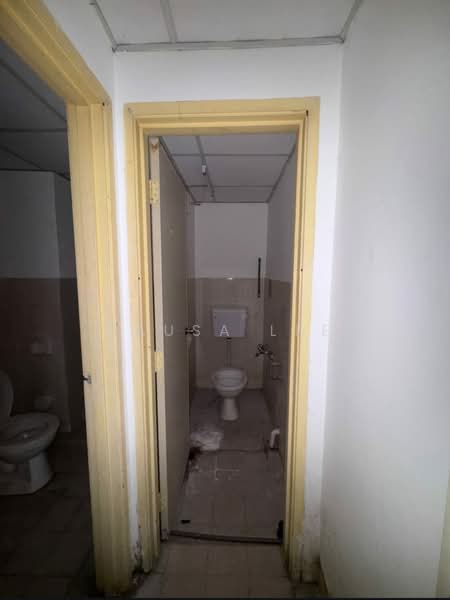 Shop / Office for Sale in Bandar Baru Permas Jaya (Permas Jaya) - Sausa Lee - Bathroom - PropertyGuru.com.my