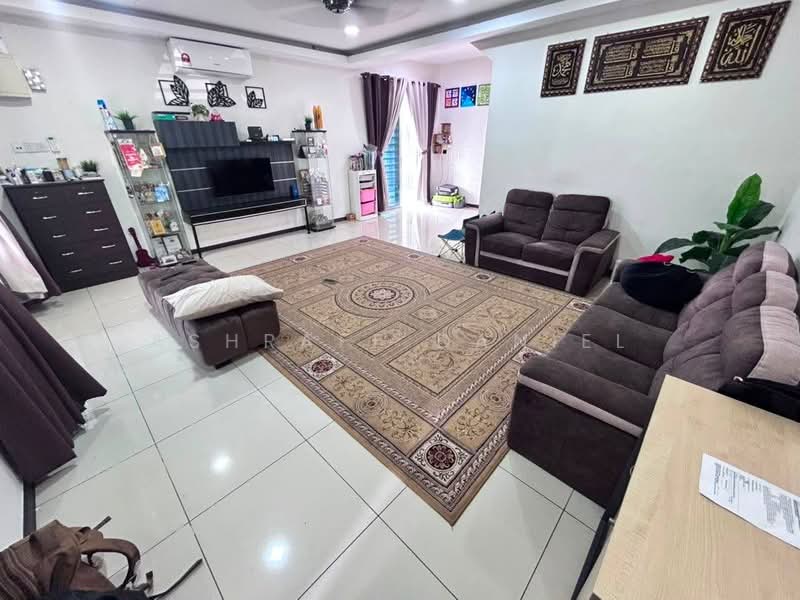 Rumah Teres 2 Tingkat untuk Dijual di Kampung Bukit Lanchong (Subang Jaya) - Ashraff Daniel - Living Room - PropertyGuru.com.my