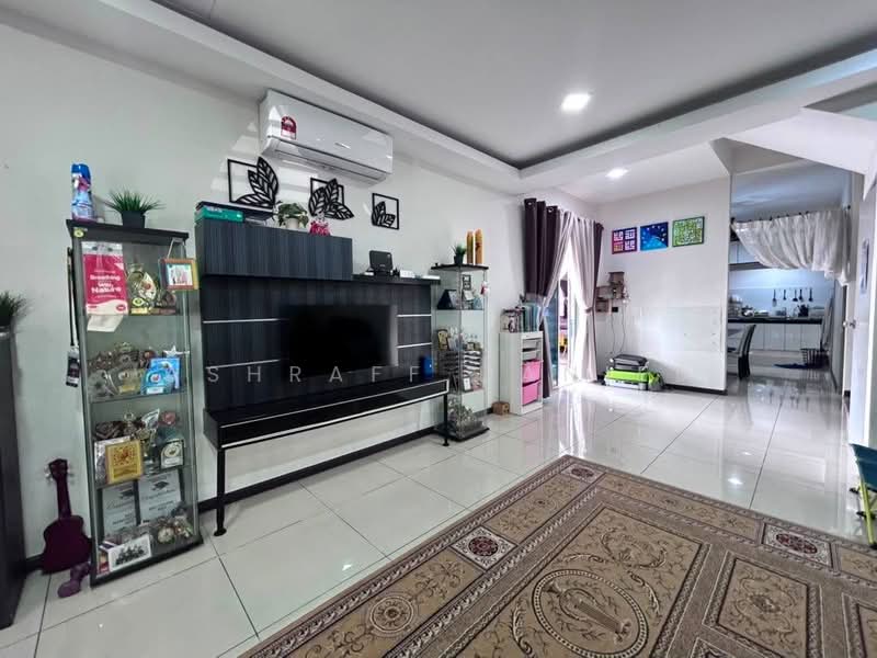 Rumah Teres 2 Tingkat untuk Dijual di Kampung Bukit Lanchong (Subang Jaya) - Ashraff Daniel - Living Room - PropertyGuru.com.my