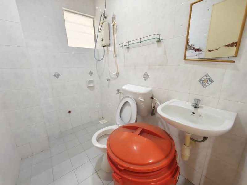 Pangsapuri untuk Dijual di Vista Seri Alam - Jason Sim - Bathroom - PropertyGuru.com.my