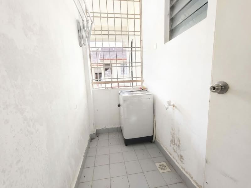 Pangsapuri untuk Dijual di Vista Seri Alam - Jason Sim - Balcony - PropertyGuru.com.my