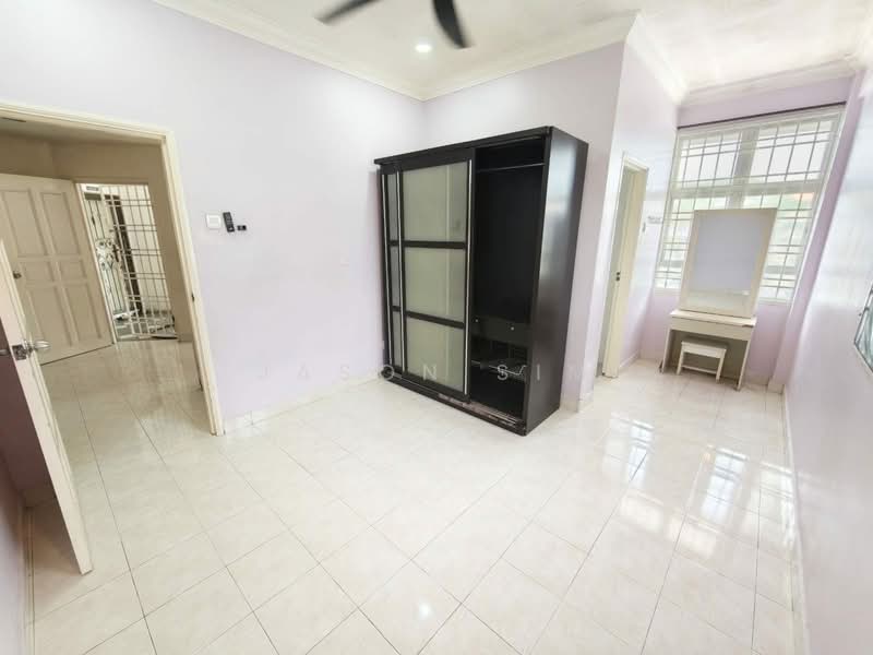 Pangsapuri untuk Dijual di Vista Seri Alam - Jason Sim - Bedroom - PropertyGuru.com.my