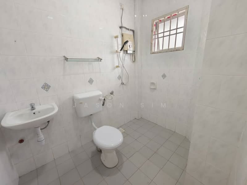 Pangsapuri untuk Dijual di Vista Seri Alam - Jason Sim - Bathroom - PropertyGuru.com.my
