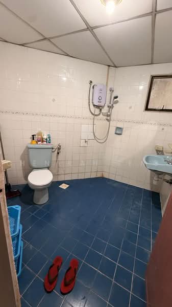 Kondominium untuk Dijual di The Vistana - Chen Kah Seng - Bathroom - PropertyGuru.com.my