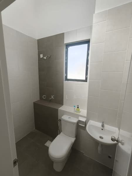 Rumah Teres 2-Tingkat untuk Disewa di Setia Ecohill (Semenyih) - CK Law - Bathroom - PropertyGuru.com.my