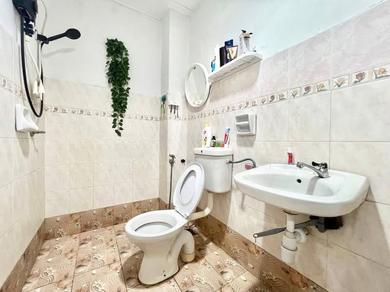 2-storey Terraced House for Sale in Taman Pelangi Semenyih (Semenyih) - Ashraff Daniel - Bathroom - PropertyGuru.com.my