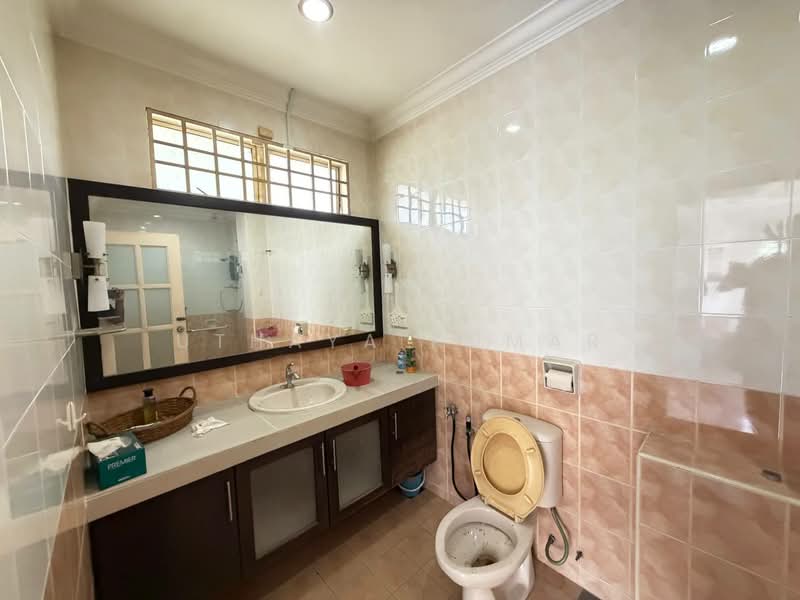 Bungalow for Sale in Bandar Country Homes (Rawang) - Uthaya Kumar - Bathroom - PropertyGuru.com.my
