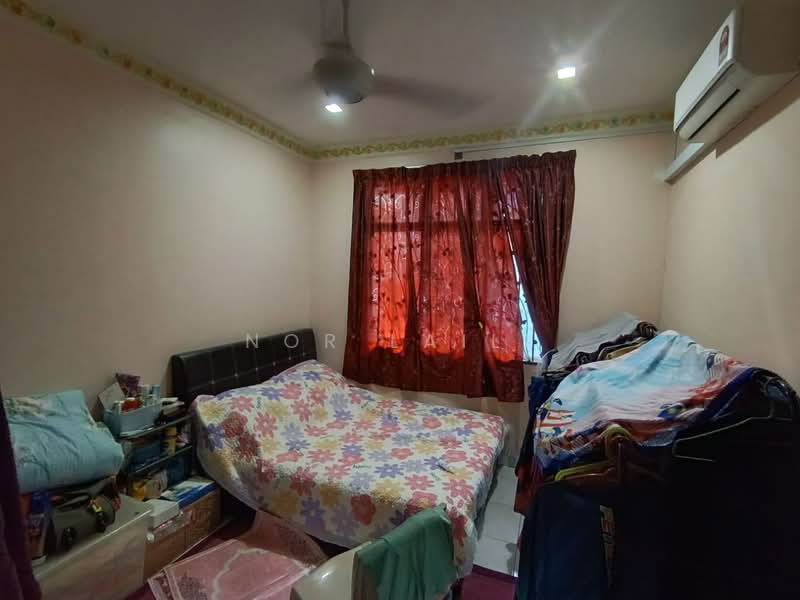 2-storey Terraced House for Sale in Setia Damai (Setia Alam) - Nor Laili - Bedroom - PropertyGuru.com.my