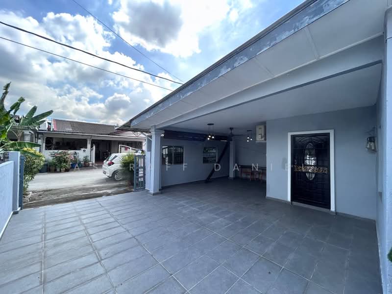 Rumah Berkembar untuk Dijual di Taman Desa Surada (Bangi) - Ashraff Daniel - Exterior - PropertyGuru.com.my
