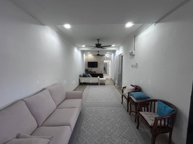 Rumah Berkembar untuk Dijual di Taman Desa Surada (Bangi) - Ashraff Daniel - Living Room - PropertyGuru.com.my
