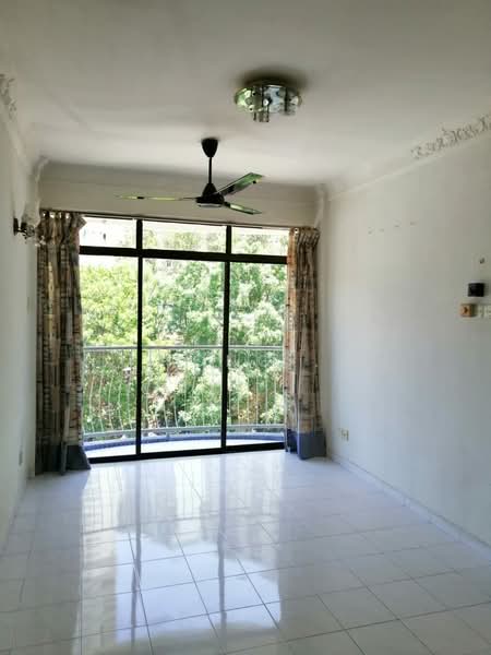 Pangsapuri untuk Dijual di Tanjung Court - Hong . - Balcony - PropertyGuru.com.my