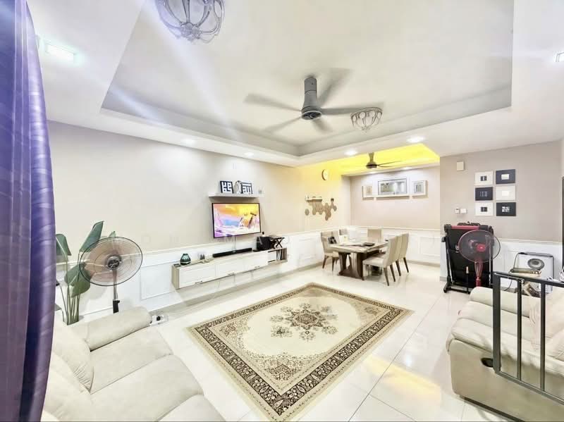 2-storey Terraced House for Sale in Taman Bukit Tiram (Ulu Tiram) - Mohamad Rahfi - Living Room - PropertyGuru.com.my