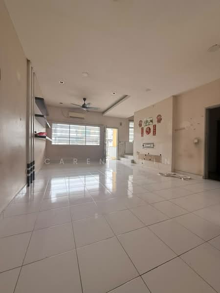 Rumah Teres 2-Tingkat untuk Dijual di Taman Setia Indah (Tebrau) - Caren Chin - Living Room - PropertyGuru.com.my