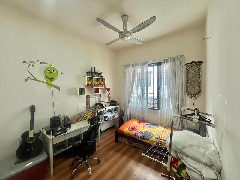 Rumah Berkembar untuk Dijual di Taman Tropika (Bangi) - Ammeer Nadzrai - Bedroom - PropertyGuru.com.my