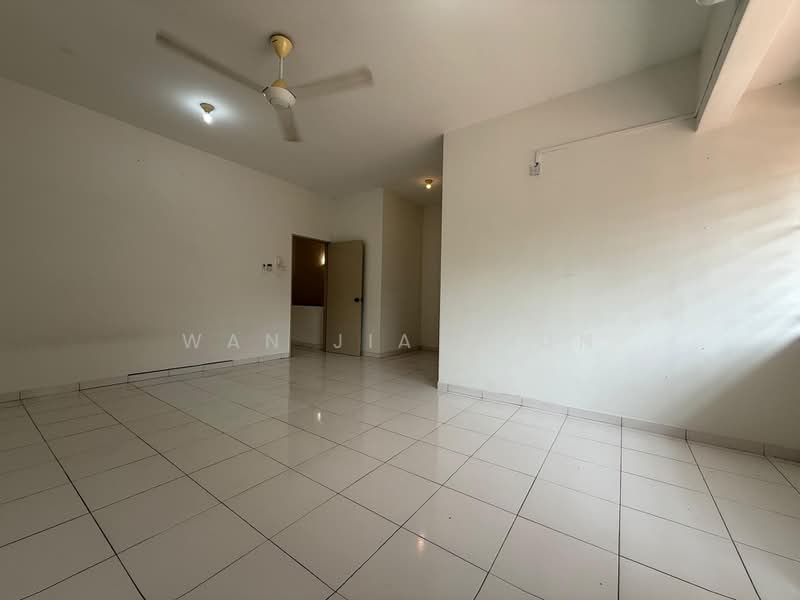 Semi-Detached House for Sale in Setia Alam (Selangor) - Wan Jia Shun - Living Room - PropertyGuru.com.my
