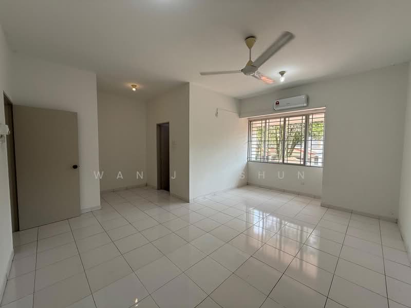 Semi-Detached House for Sale in Setia Alam (Selangor) - Wan Jia Shun - Living Room - PropertyGuru.com.my