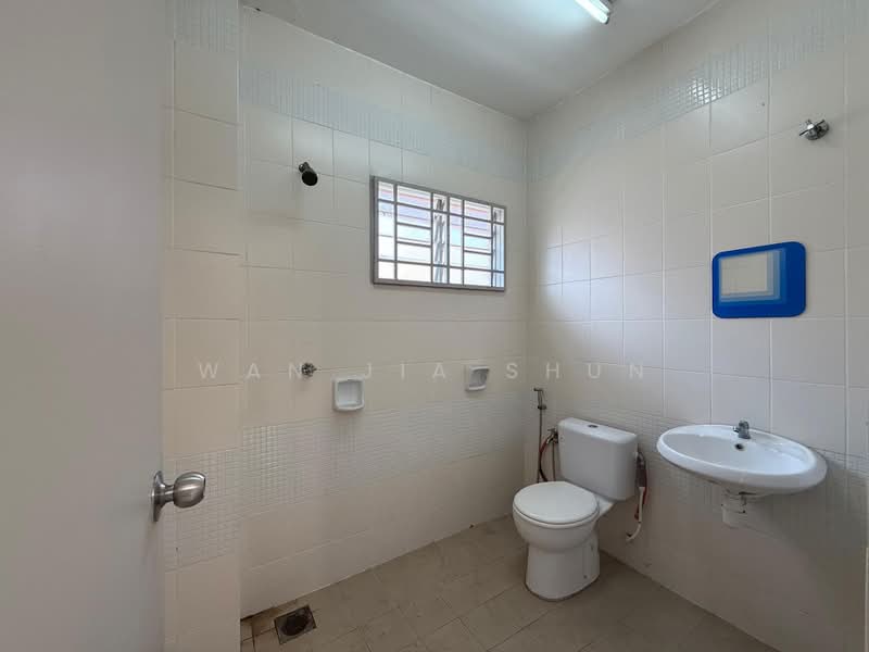 Semi-Detached House for Sale in Setia Alam (Selangor) - Wan Jia Shun - Bathroom - PropertyGuru.com.my
