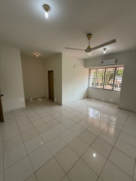 Semi-Detached House for Sale in Setia Alam (Selangor) - Wan Jia Shun - Living Room - PropertyGuru.com.my