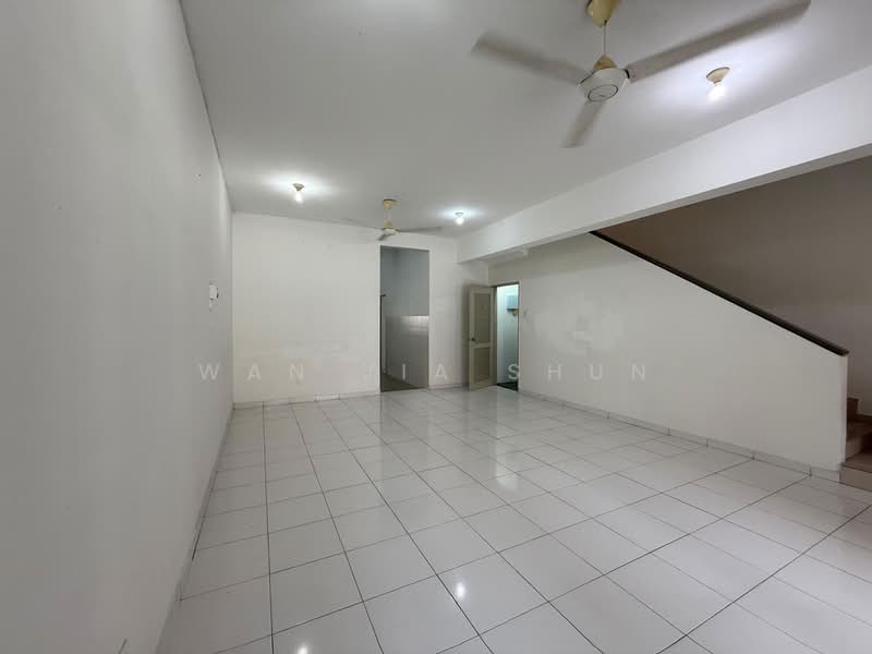 Semi-Detached House for Sale in Setia Alam (Selangor) - Wan Jia Shun - Living Room - PropertyGuru.com.my