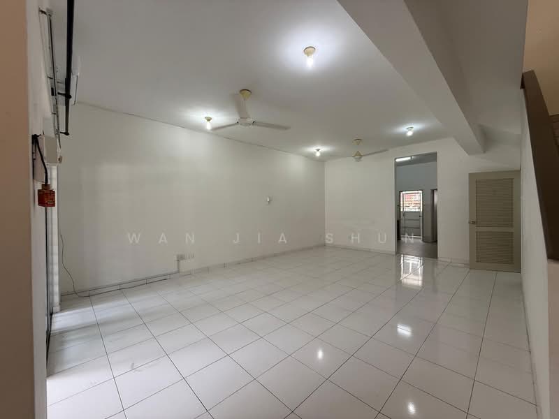 Semi-Detached House for Sale in Setia Alam (Selangor) - Wan Jia Shun - Living Room - PropertyGuru.com.my