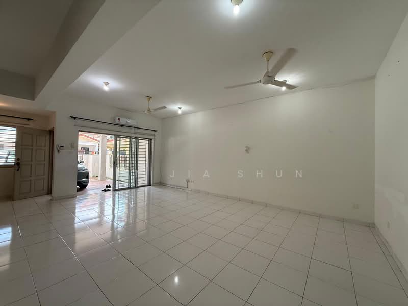 Semi-Detached House for Sale in Setia Alam (Selangor) - Wan Jia Shun - Living Room - PropertyGuru.com.my