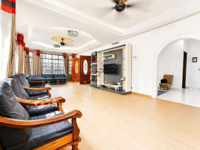 Rumah Teres 1 Tingkat untuk Dijual di Taman Pulai Emas (Kulai) - Azlan Ismail aiproperty - Living Room - PropertyGuru.com.my